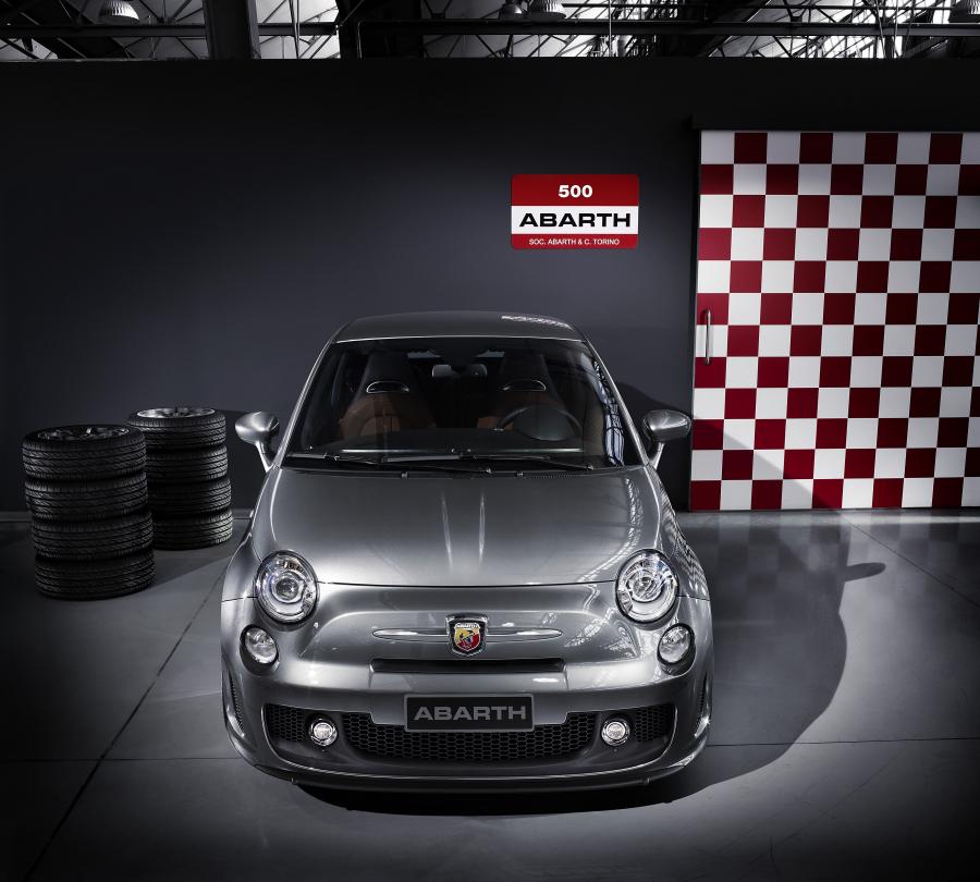  Abarth 500 2008 года  (WW) (фото 3 из 51)